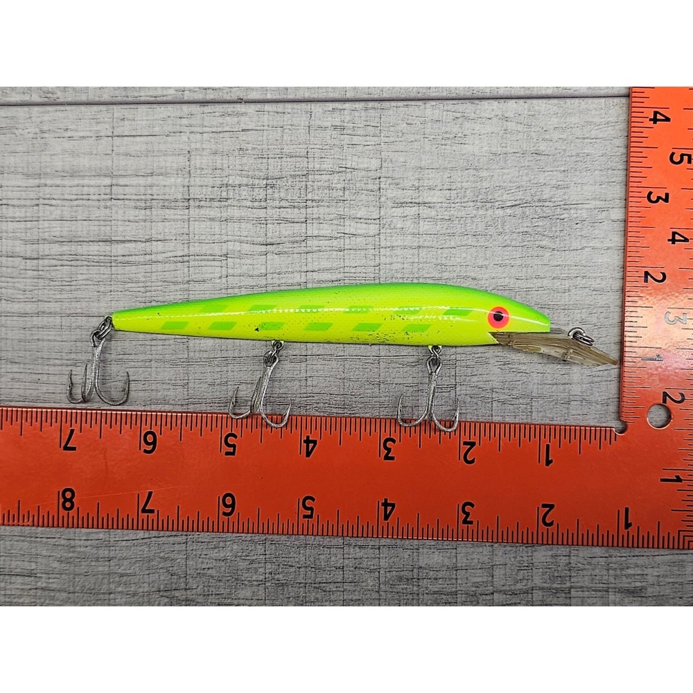 Vintage Rebel Fastrac Minnow Crankbait 4.5" Chartreuse Green Tiger Salmon Bass